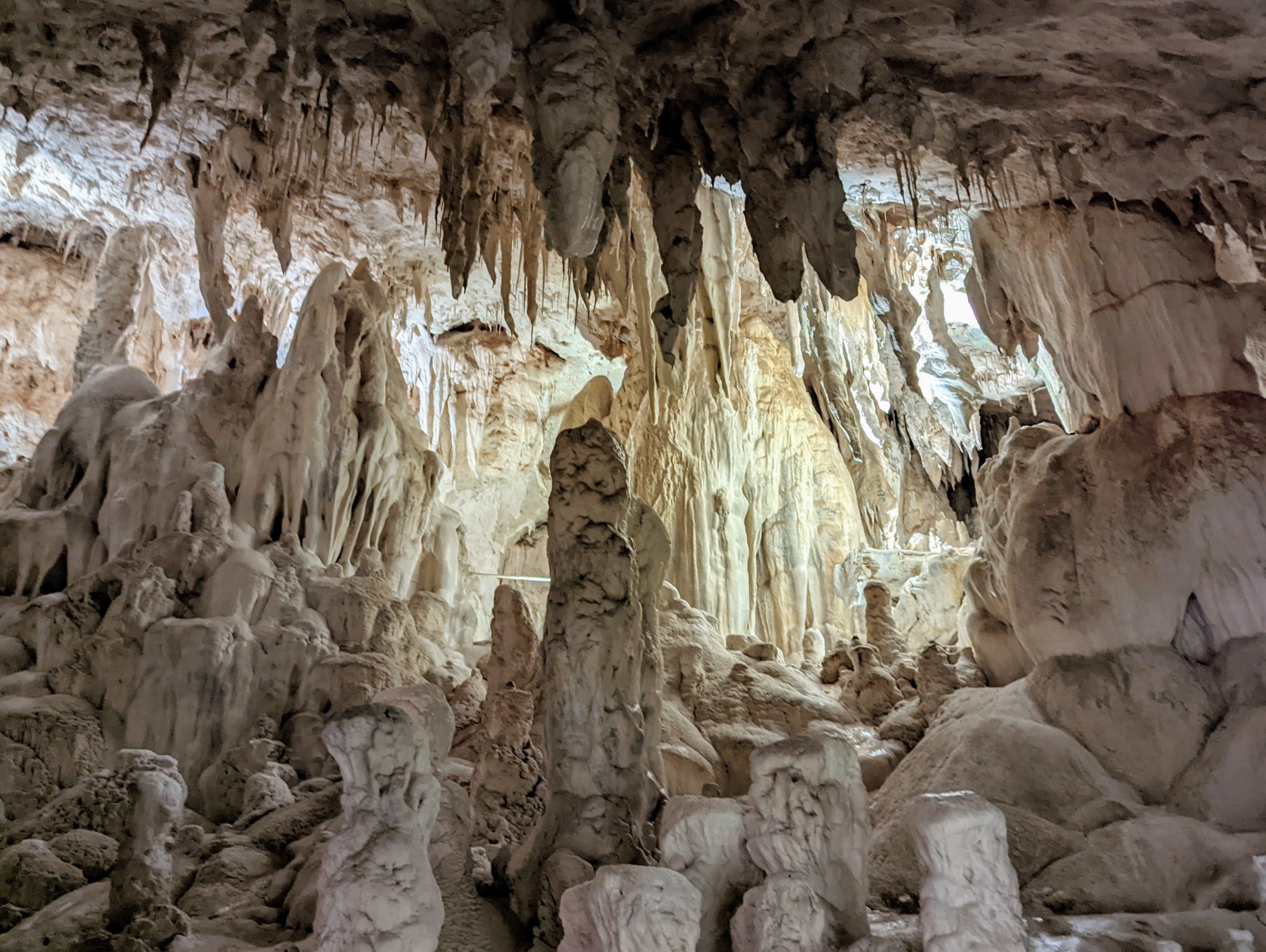 Yarrangobilly Caves + Thermal Pool
